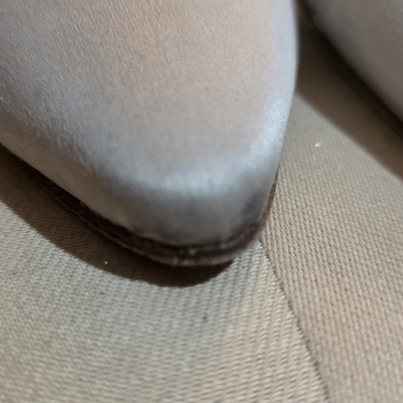 STUART WEITZMAN CREAM HEELS W/ RHINESTONE BUCKLE SIZE 7.5 - Picture 10 of 11